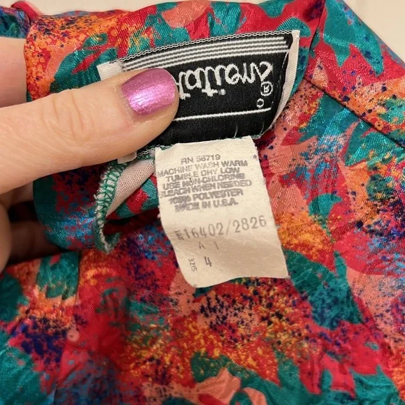 Vintage blouse, size 4 - Picture 4 of 6